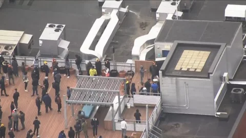 Toman de rehenes a empleados de una empresa en Montreal para realizar un robo