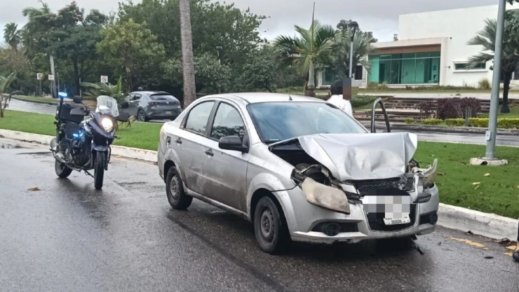 Caos vial_ Accidente en Boulevard Kukulcán HOY genera tráfico lento