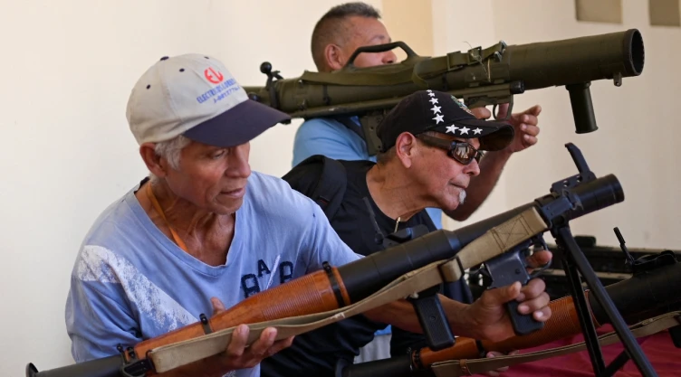 Civiles venezolanos comenzaron el sábado 13 de septiembre el entrenamiento con armas de fuego en cuarteles militares en medio de crecientes tensiones con EU.