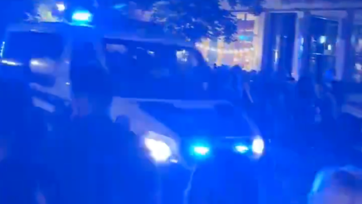 Vehículo 3mbiste a varios asistentes durante un evento; deja saldo f4tal.png