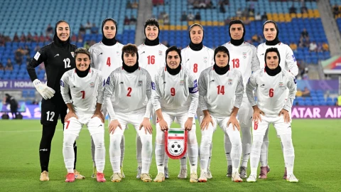 Miembros de la selección de la República Islámica de Irán posan antes del partido del Grupo A de la Copa Asiática Femenina de la AFC entre Corea del Sur e Irán en el Estadio Robina en Gold Coast, Australia, el 2 de marzo de 2026.