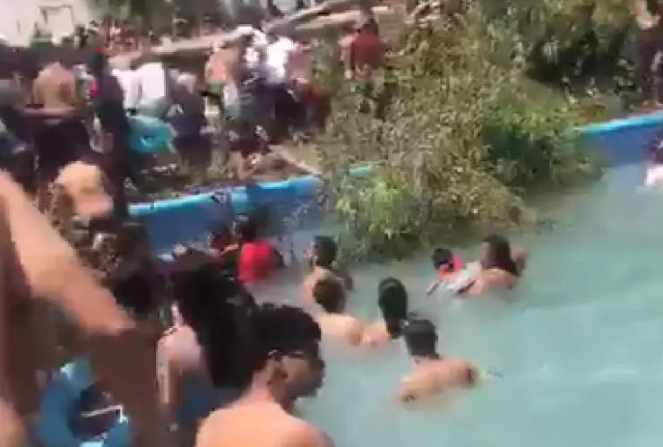 se derrumba árbol en balneario de Comanjilla
