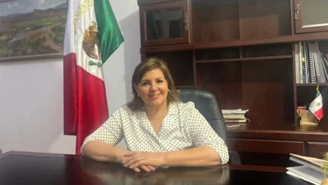 Balean camioneta de alcaldesa de Bacanora