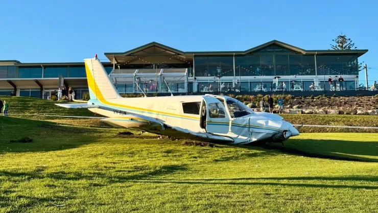 Avioneta aterriza de emergencia en campo de golf en Sídney, Australia