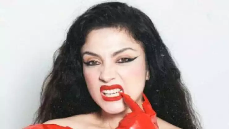 Anuncia Mon Laferte concierto en Cancún para noviembre