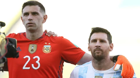 Emiliano Martínez y Messi