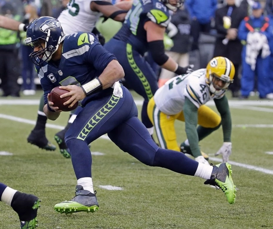 Russell Wilson conectó un pase de touchdown de 35 yardas con Jermaine Kearse en el tiempo extra