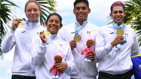 Equipo de Remo Mixo Juegos Centroamericanos San Salvador