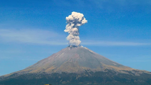 Popocatépetl registra 143 exhalaciones y actividad constante.