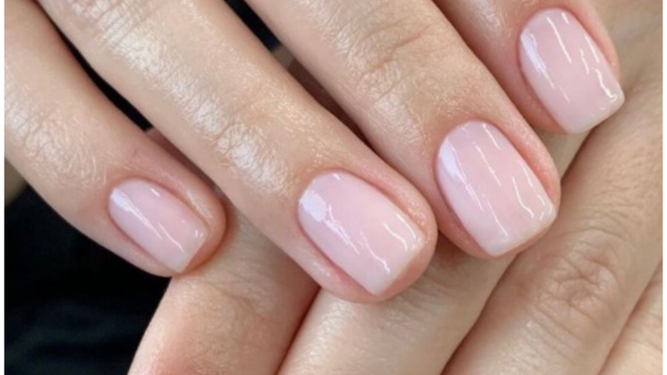 uñas minimalistas cortas