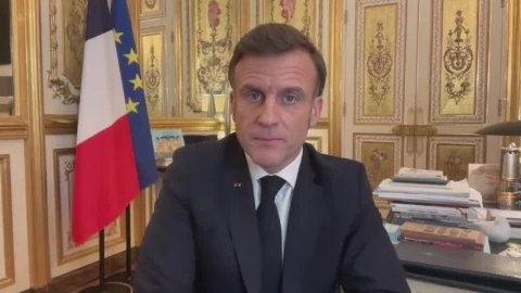 Macron advierte a Trump sobre los riesgos de mostrar debilidad ante Putin