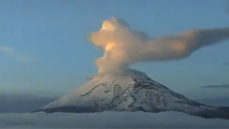 El Popocatépetl sorprendió con una capa de nieve.png