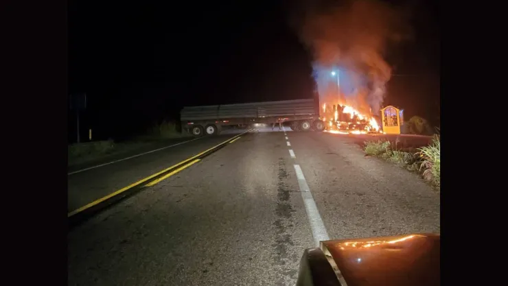 Bloquean la Zihuatanejo - Acapulco