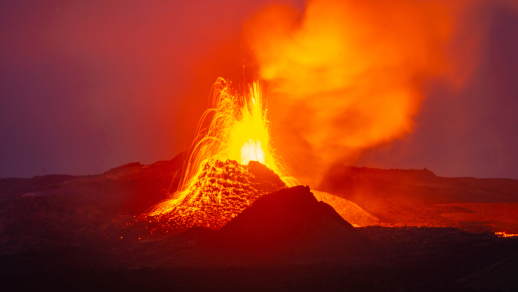 Volcán Kilauea entra en erupción en Hawái.