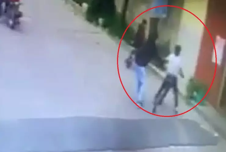 captan secuestro a dos niños