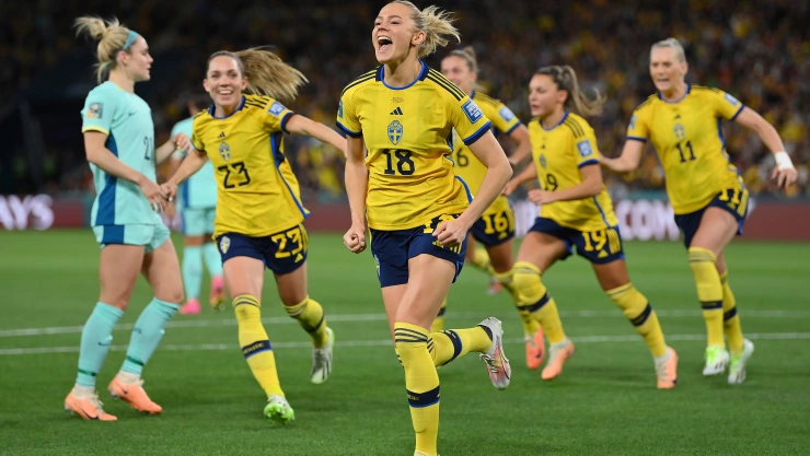 Fridolina Rolfö festeja gol con Suecia en Mundial Femenil