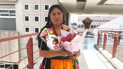 alicia-mateo-primera-mujer-purepecha-obtiene-grado-maestria-historia-del-arte-unam.jpg