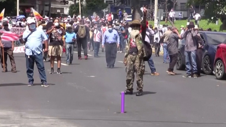 En El Salvador desconfían por volatilidad del bitcoin.