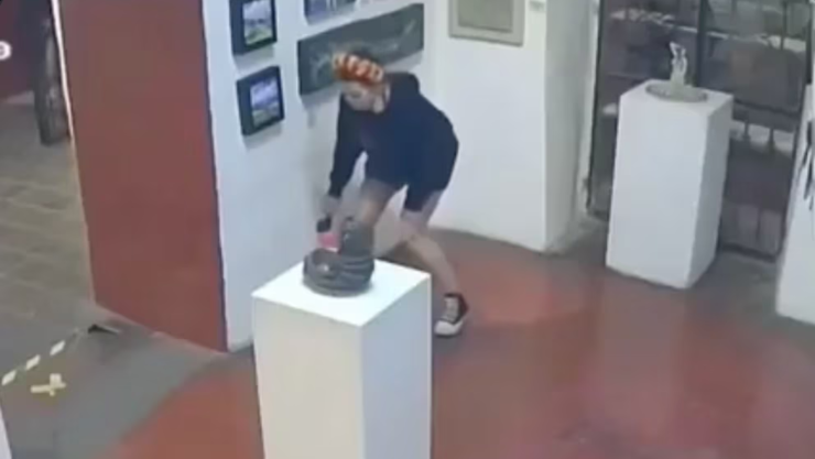 Turista se orina en galeria en Oaxaca