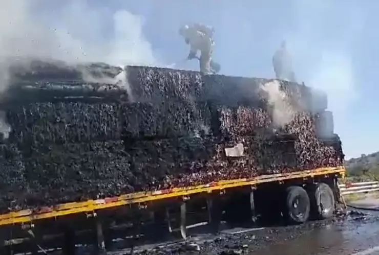 VIDEO | ¡Última hora! Se reporta el incendio de un tráiler en Tlajomulco