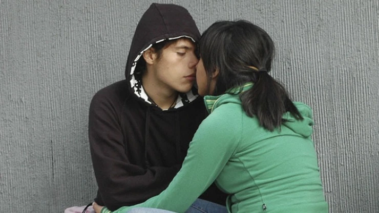 La mononucleosis infecciosa o “enfermedad del beso” se propaga por medio de saliva.jpeg