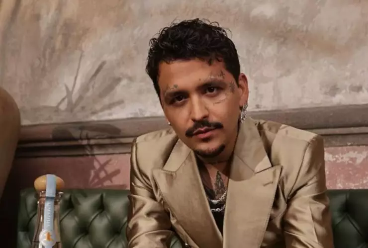 Christian Nodal se disloca la mandíbula