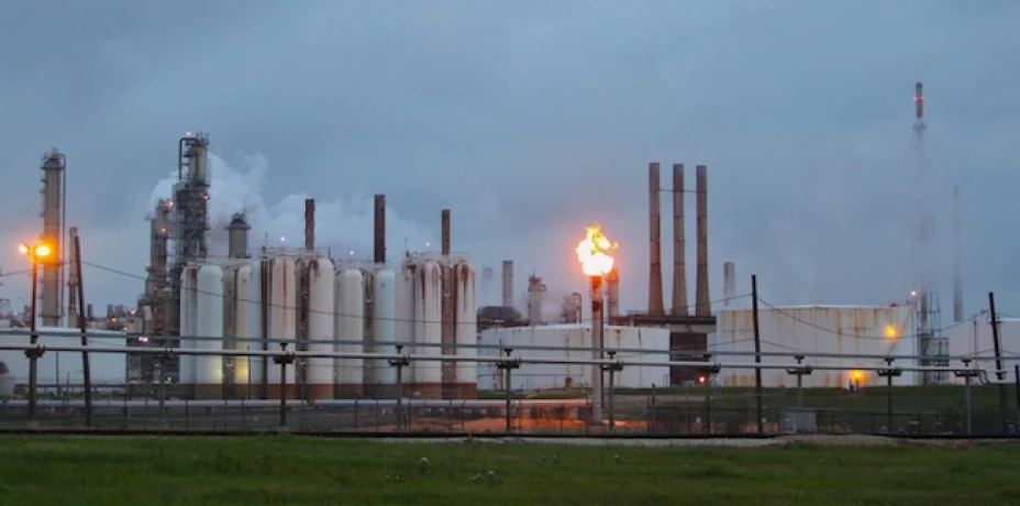 La propuesta de Peña Nieto posibilitaría a Pemex llevar a cabo proyectos conjuntos con firmas privadas extranjeras