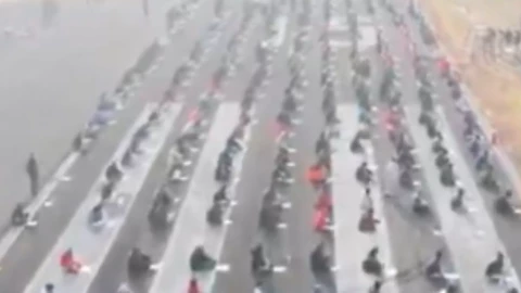 Invadieron una pista de avión.png