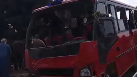 Aútobus choca en el Nilo