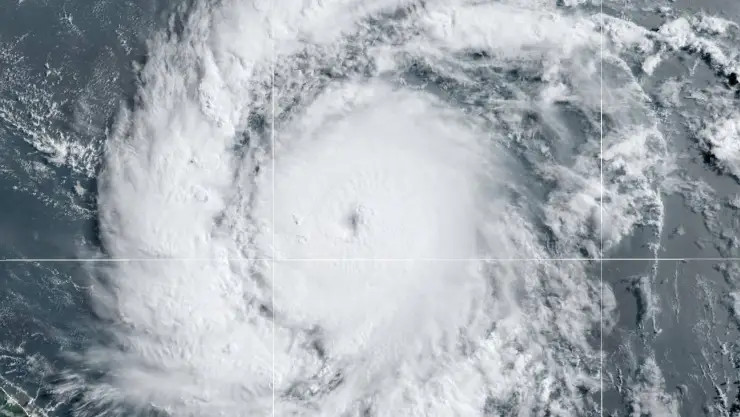 ÚLTIMA HORA_ Evoluciona a CATEGORÍA 3 el huracán Beryl sobre el Atlántico