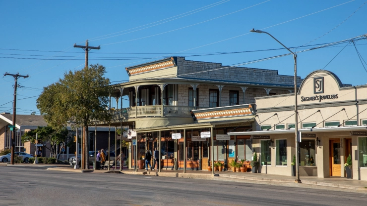 una vista de la metrópolis de Fredericksburg, TX. 