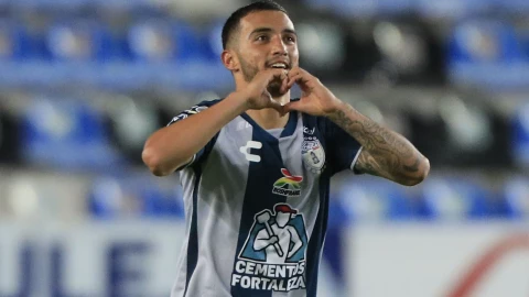 Luis Chávez celebrando un gol con Pachuca