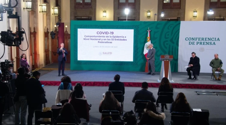 Los primeros maestros en vacunarse contra la Covid-19 está en Campeche.