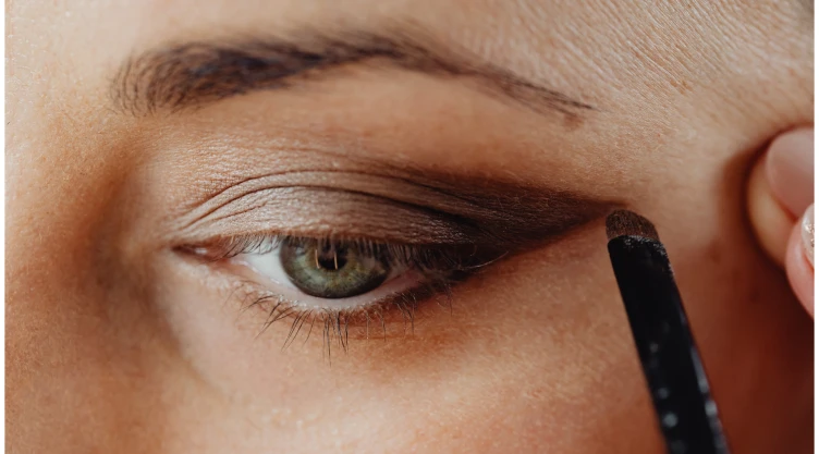 Maquillar ojos caídos