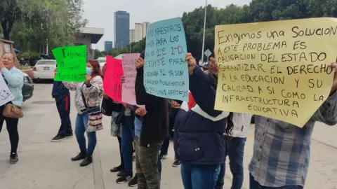 Padres de familia toman la Secretaría de Educación en Tijuana