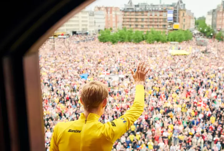 Jonas Vingegaard es recibido por una multitud en Copenhage