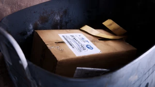 ¿Cómo se roban tu información a través de etiquetas que tiras a la basura?