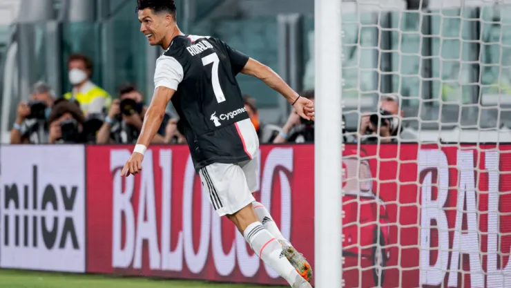 Cristiano marca doblete