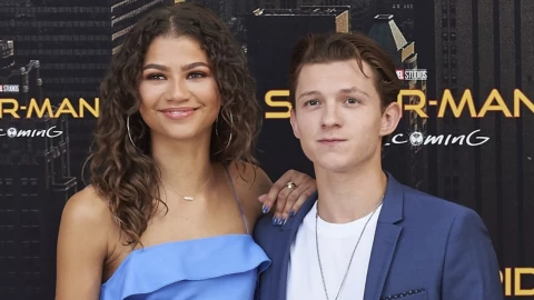 Zendaya y Tom Holland se hacen tatuajes a juego