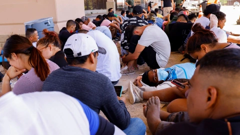 Biden exige a México que acepte más migrantes expulsados de EU.