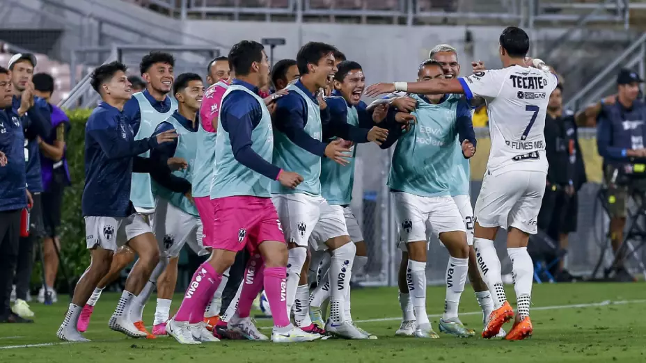 Rayados festeja gol de funes mori