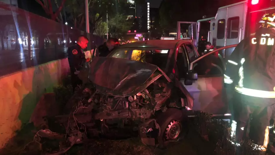 Choque contra muro de contención colonia Hipódromo