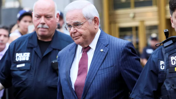 Bob Menéndez renuncia en EU