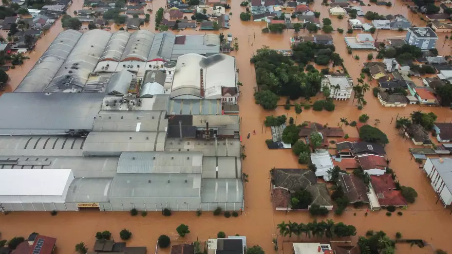 Calles inundadas tras fuertes lluvias en Rio Grande do Sul, Brasil.