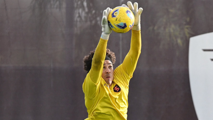 Guillermo Ochoa, portero de la Salernitana