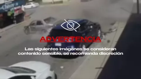 VIDEO: Conductora sale volando de su vehículo tras brutal choque
