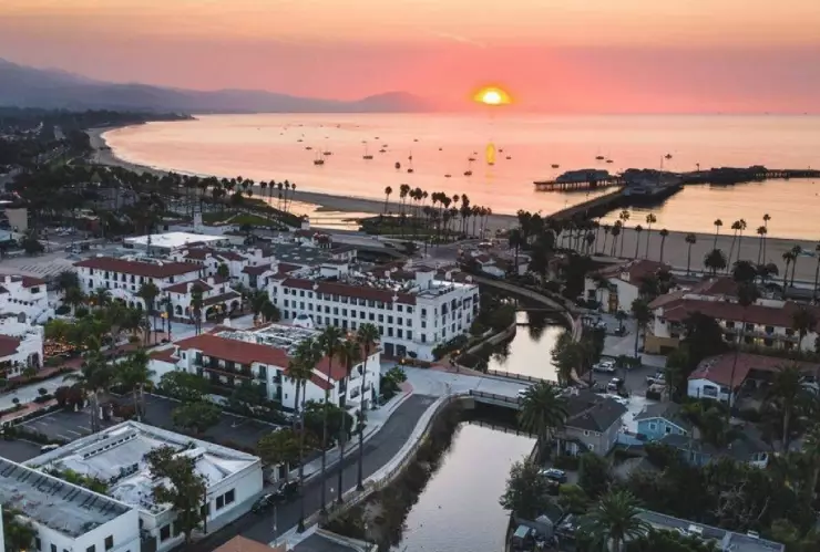 la bonita zona llamada The Funk Zone en la costa californiana