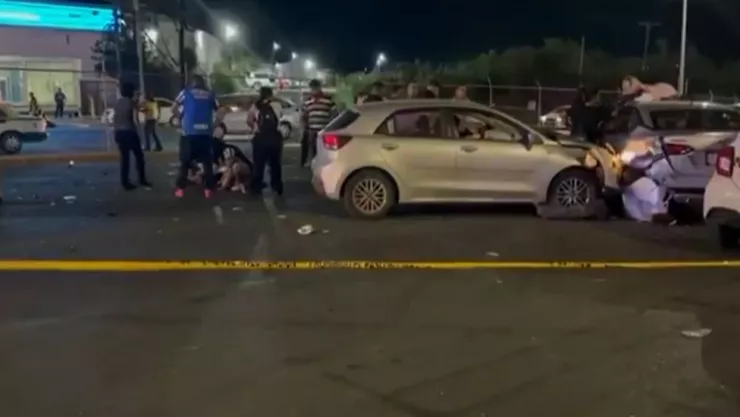 Accidente vial afuera de estadio del Monterrey hay heridos