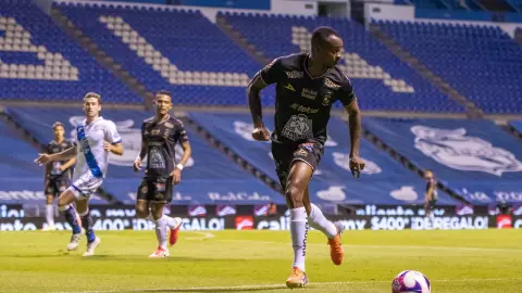 Stiven Barreiro, defensa de León