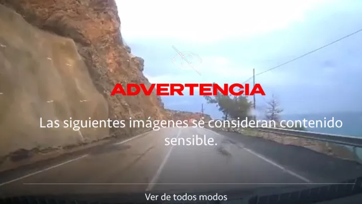 Lluvia de rocas aplasta auto en plena carretera de Turquía y hombre sobrevive